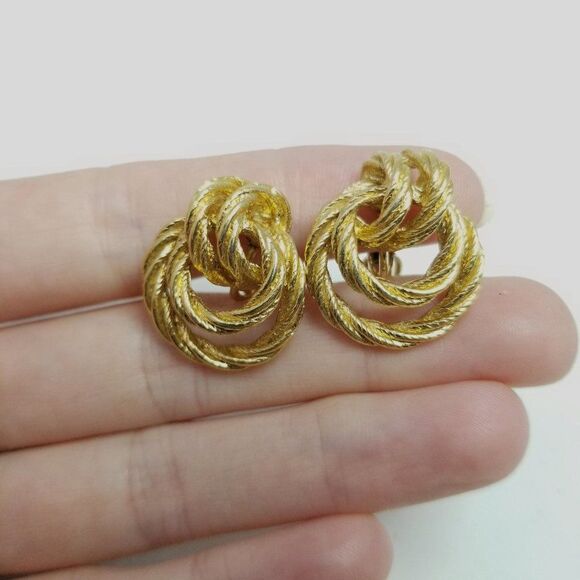 Vintage Avon Gold Tone Rope Twist Knot Design Clip On Earrings, Classic Retro - Picture 2 of 7